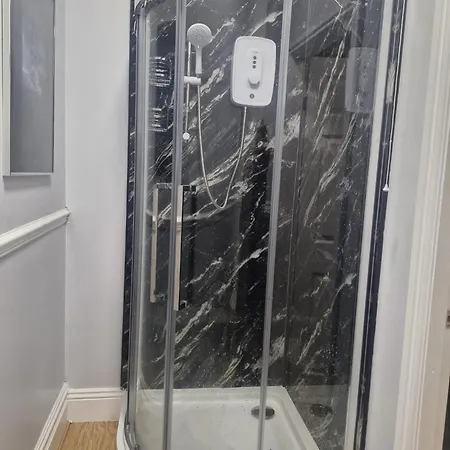 Гостьовий будинок Budget - 9 East Grange Drive