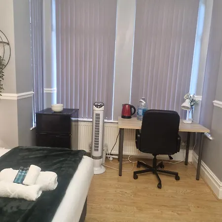 Guest house Budget - 9 East Grange Drive Leeds (West Yorkshire)