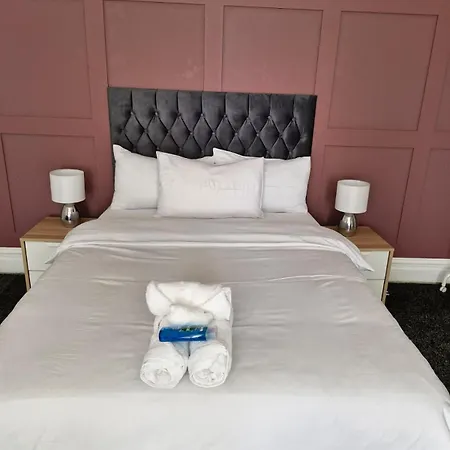 Grange House Budget * Leeds (West Yorkshire)