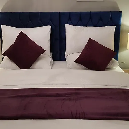 Grange House Budget * Leeds (West Yorkshire)