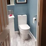 Grange House Budget לידס