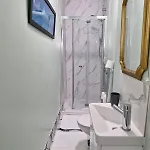 Grange House Budget בית הארחה *