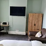 Grange House Budget לידס