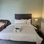 Grange House Budget לידס