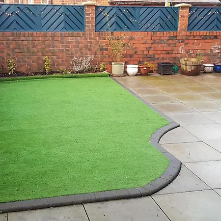 Grange House Budget * Leeds (West Yorkshire)