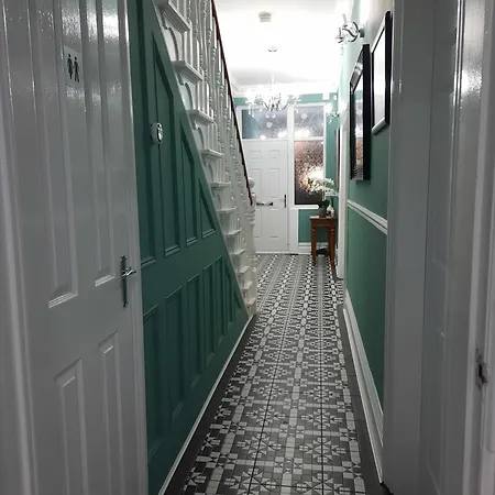 Budget - 9 East Grange Drive בית הארחה *