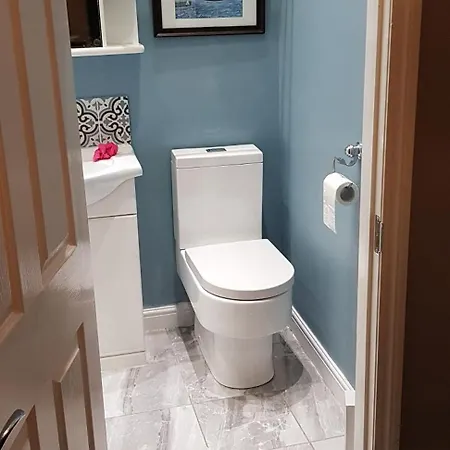 Budget - 9 East Grange Drive לידס