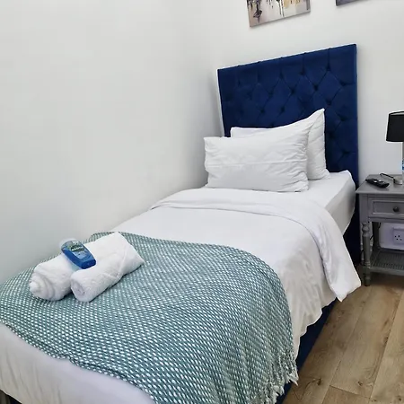 בית הארחה Budget - 9 East Grange Drive