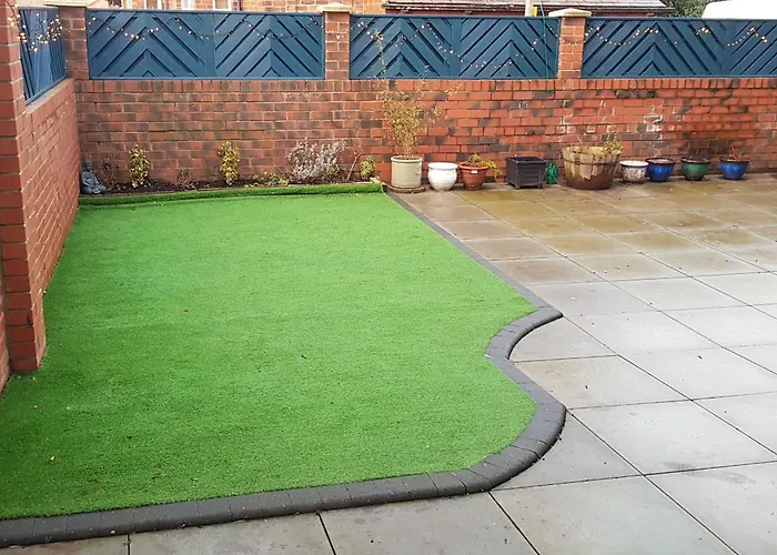 Grange House Budget * Leeds (West Yorkshire)